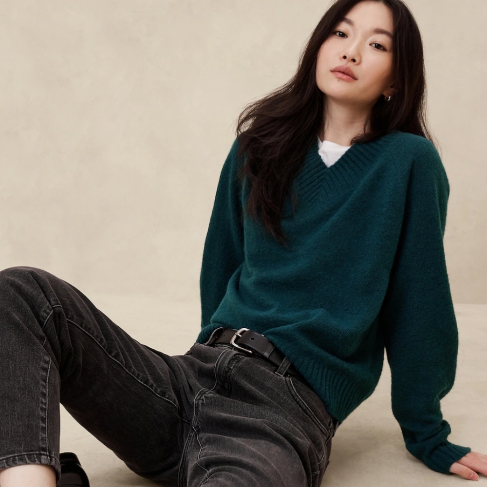 NWT Banana Republic factory small teal Cozy V-Neck Sweater